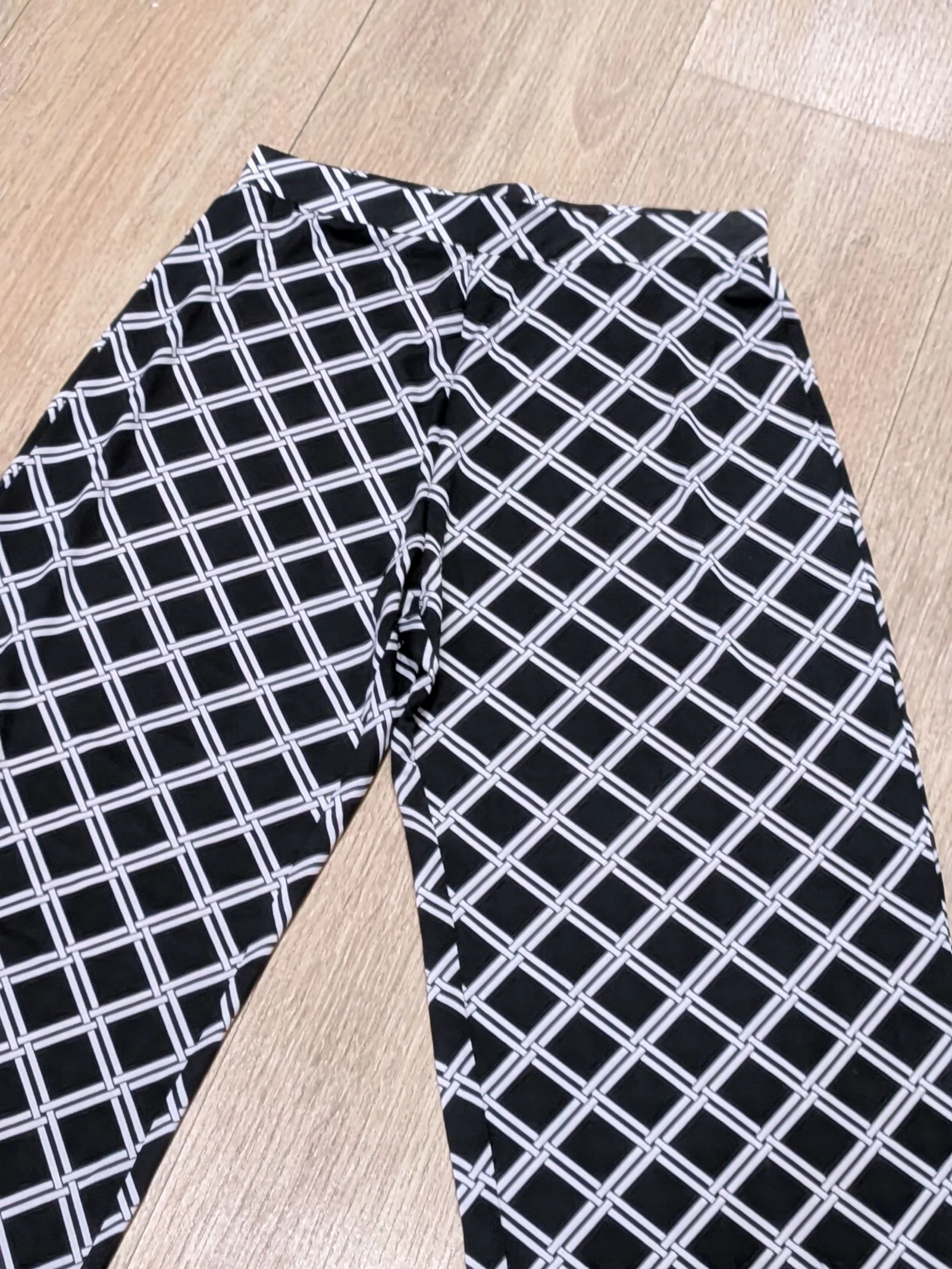 Pantalones anchos con estampado geométrico en blanco y negro talla M de Sfera  – photo 3
